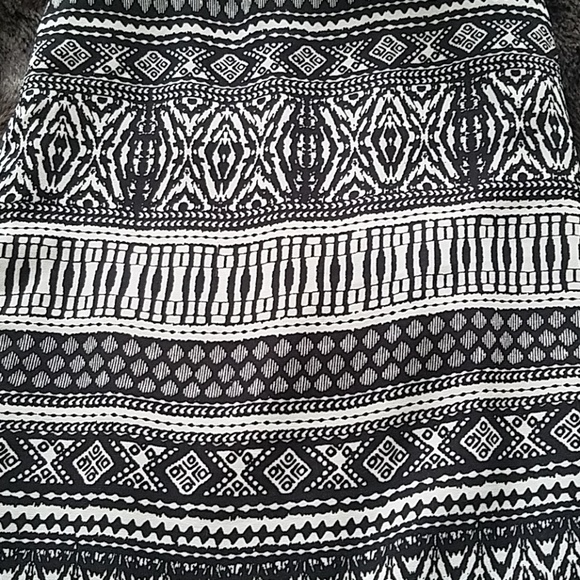 Black and white Aztec pattern high low skirt - Picture 2 of 4